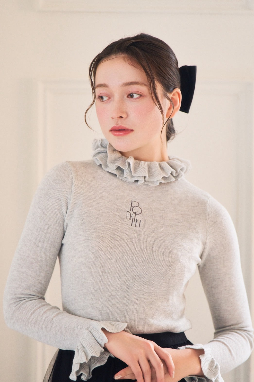トップス POMIII PARTAGE frill neck knit - gray POMIII PARTAGE frill neck knit POMIII PARTAGE frill in Hem 商品
