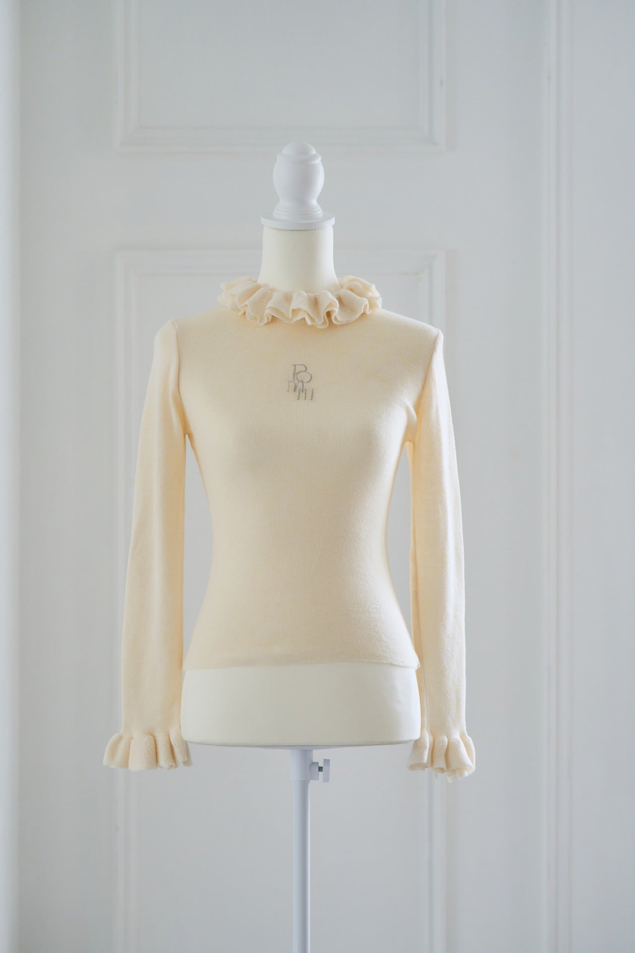 frill neck knit