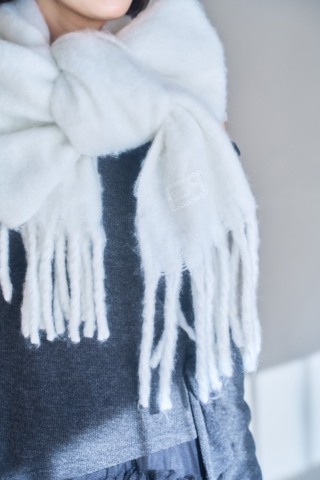 lace tag fluffy muffler – POMIII PARTAGE