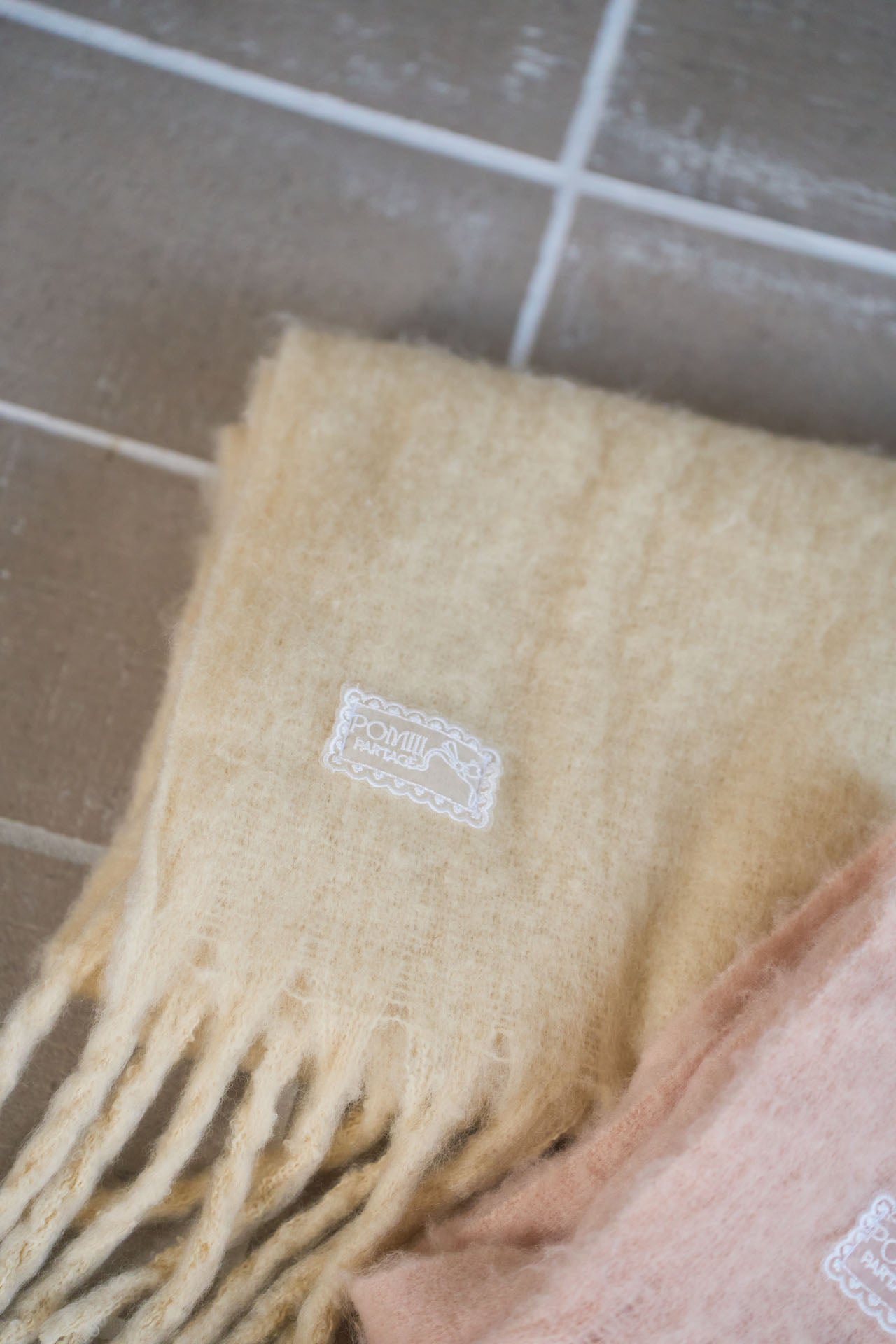 lace tag fluffy muffler