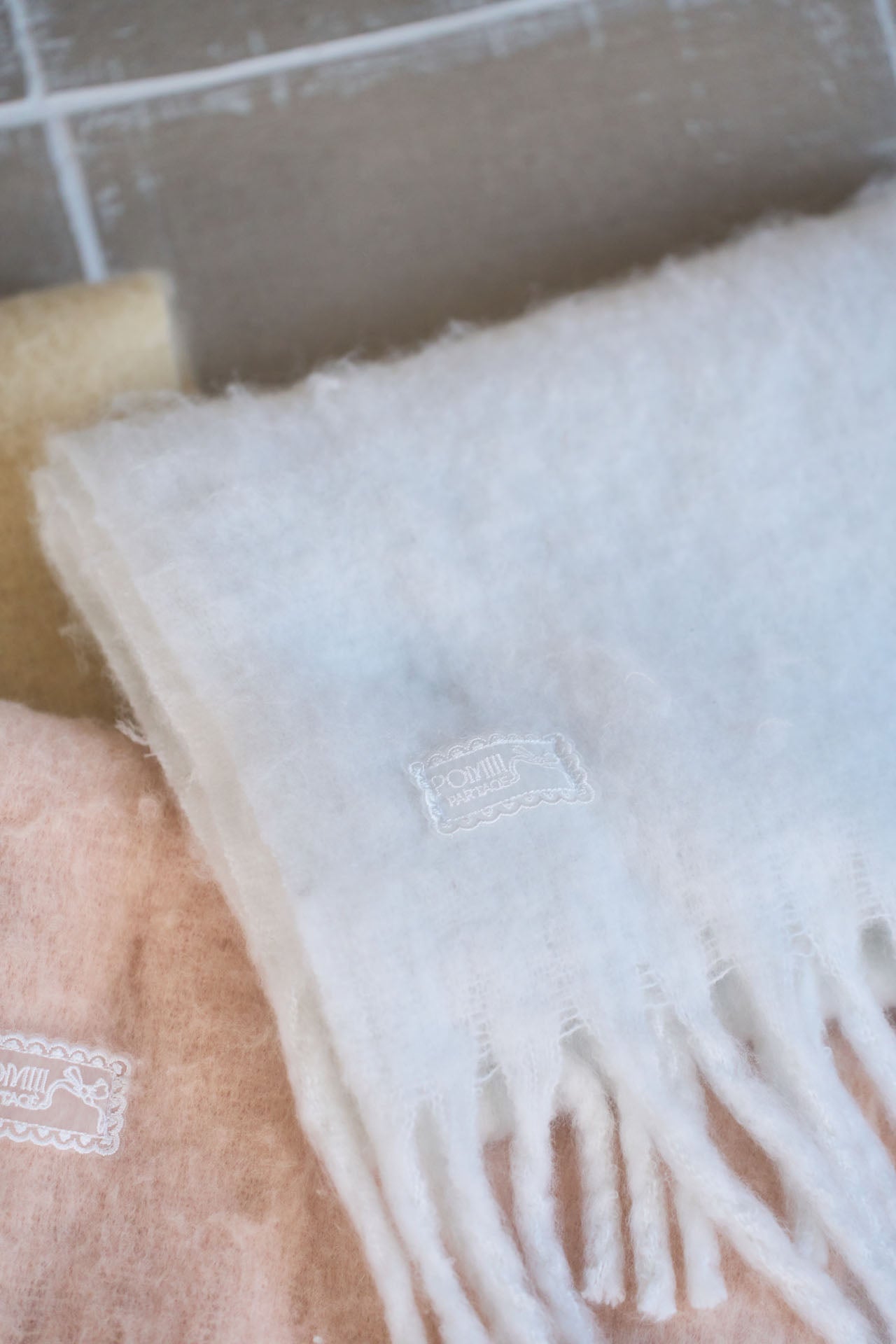 lace tag fluffy muffler