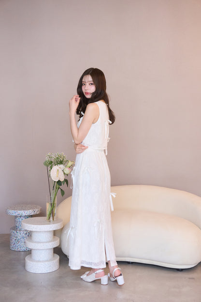 petit ribbon lace set-up