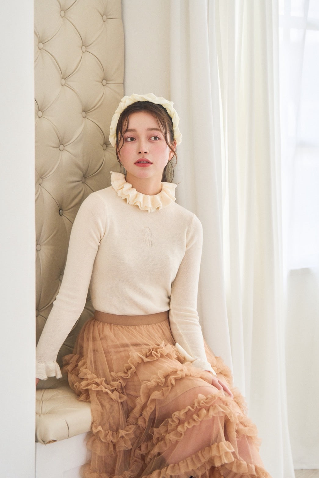 frill neck knit