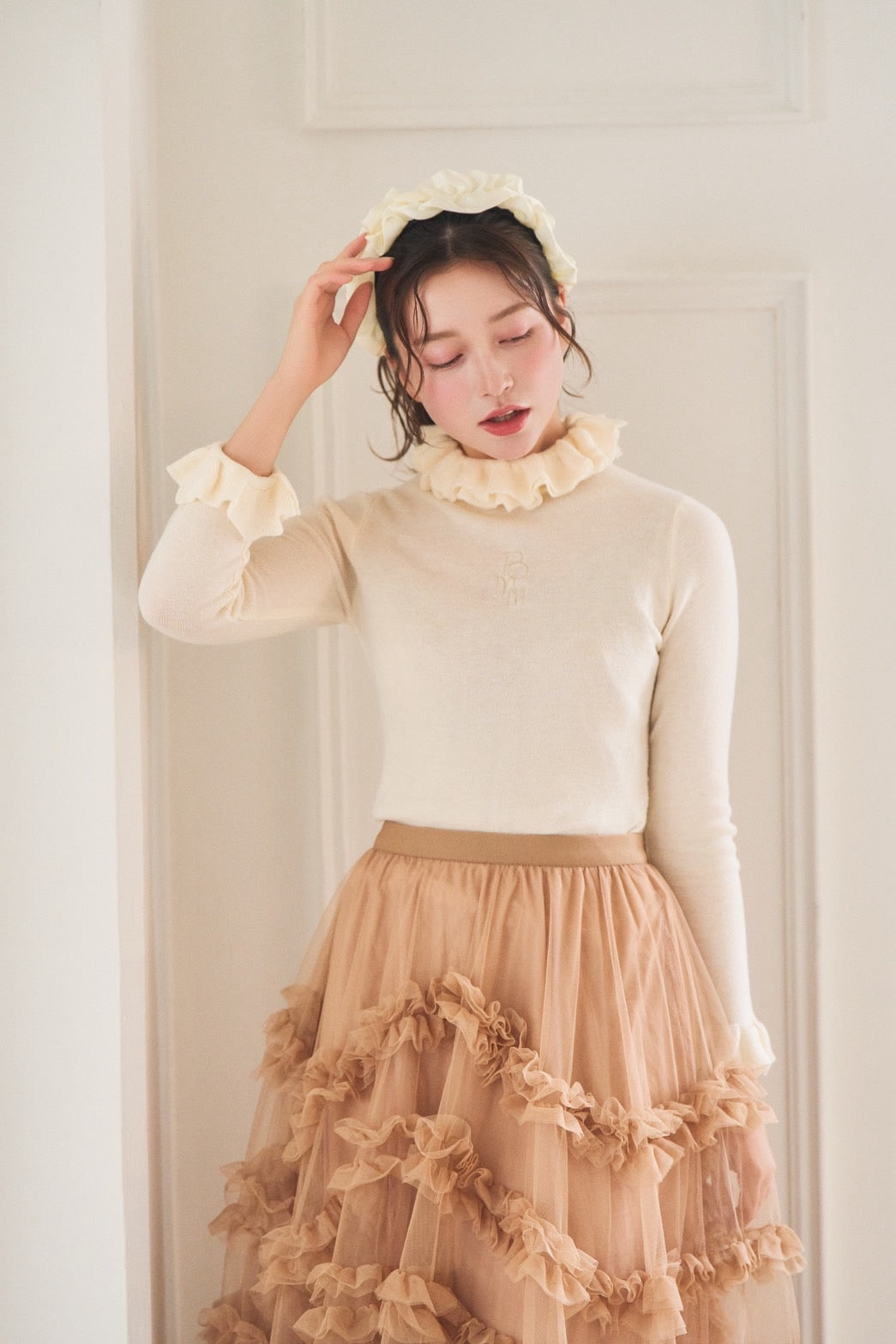 frill neck knit