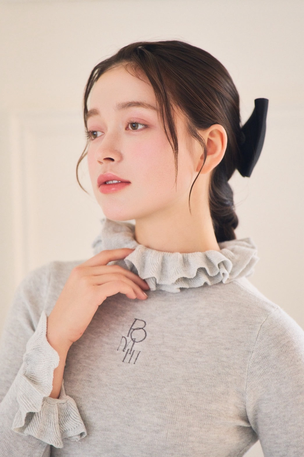 frill neck knit