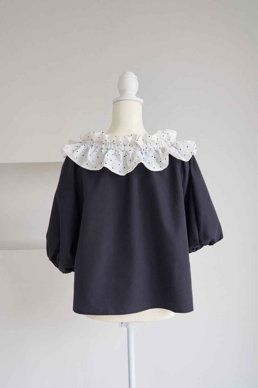 frill collar ribbon blouse