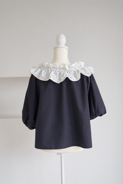 frill collar ribbon blouse