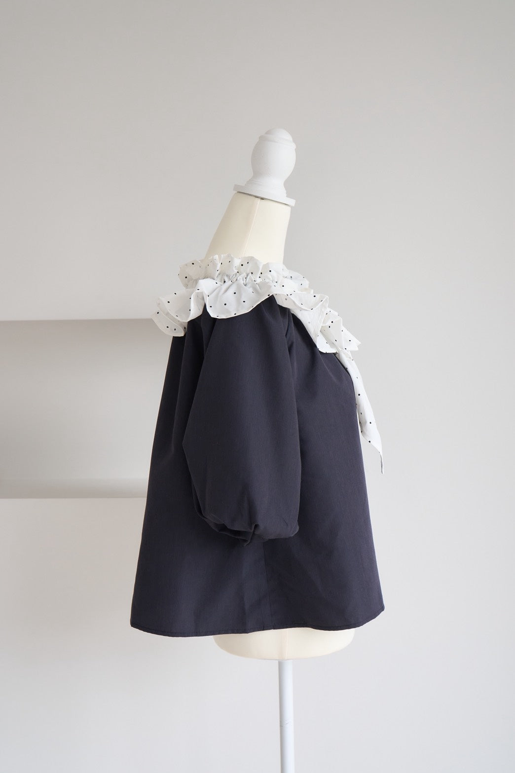 frill collar ribbon blouse
