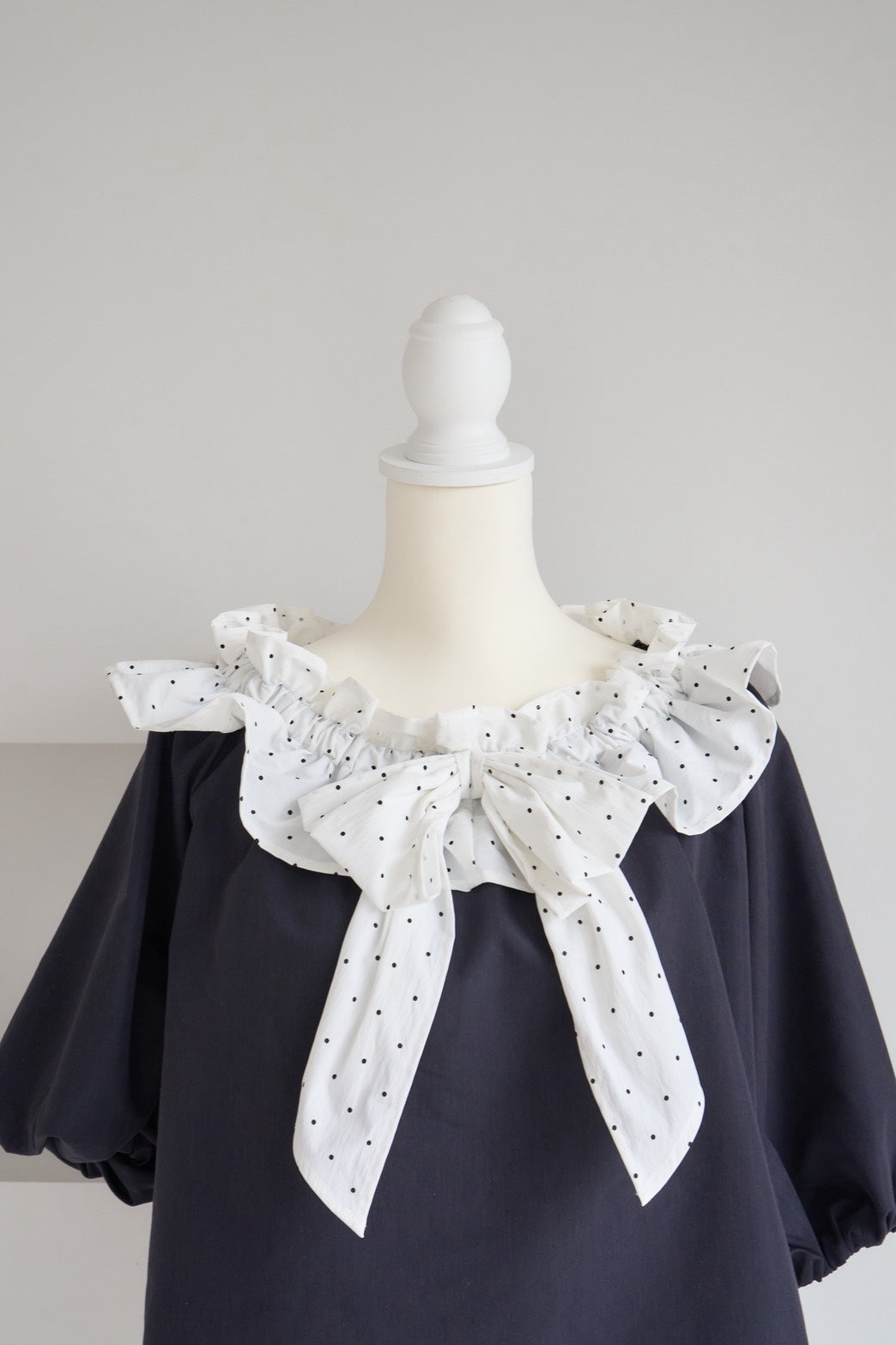 frill collar ribbon blouse