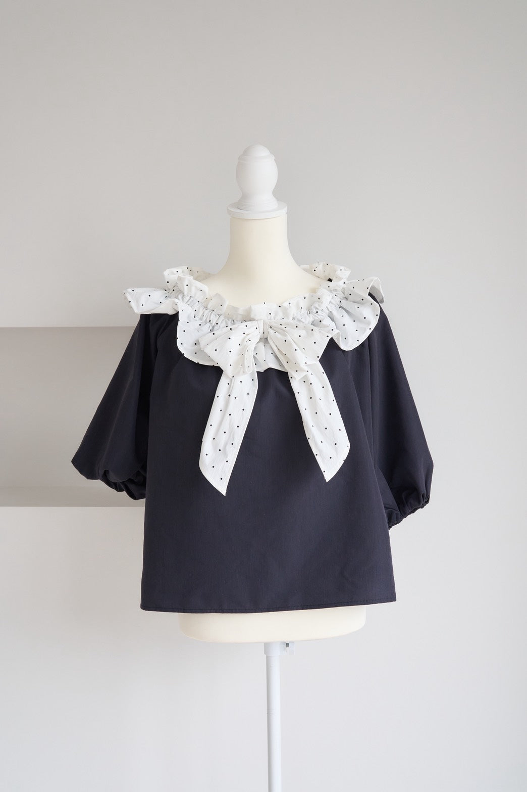 frill collar ribbon blouse