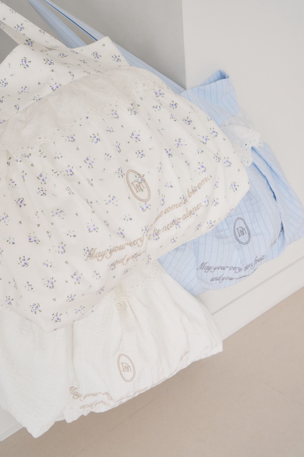 frill tote bag
