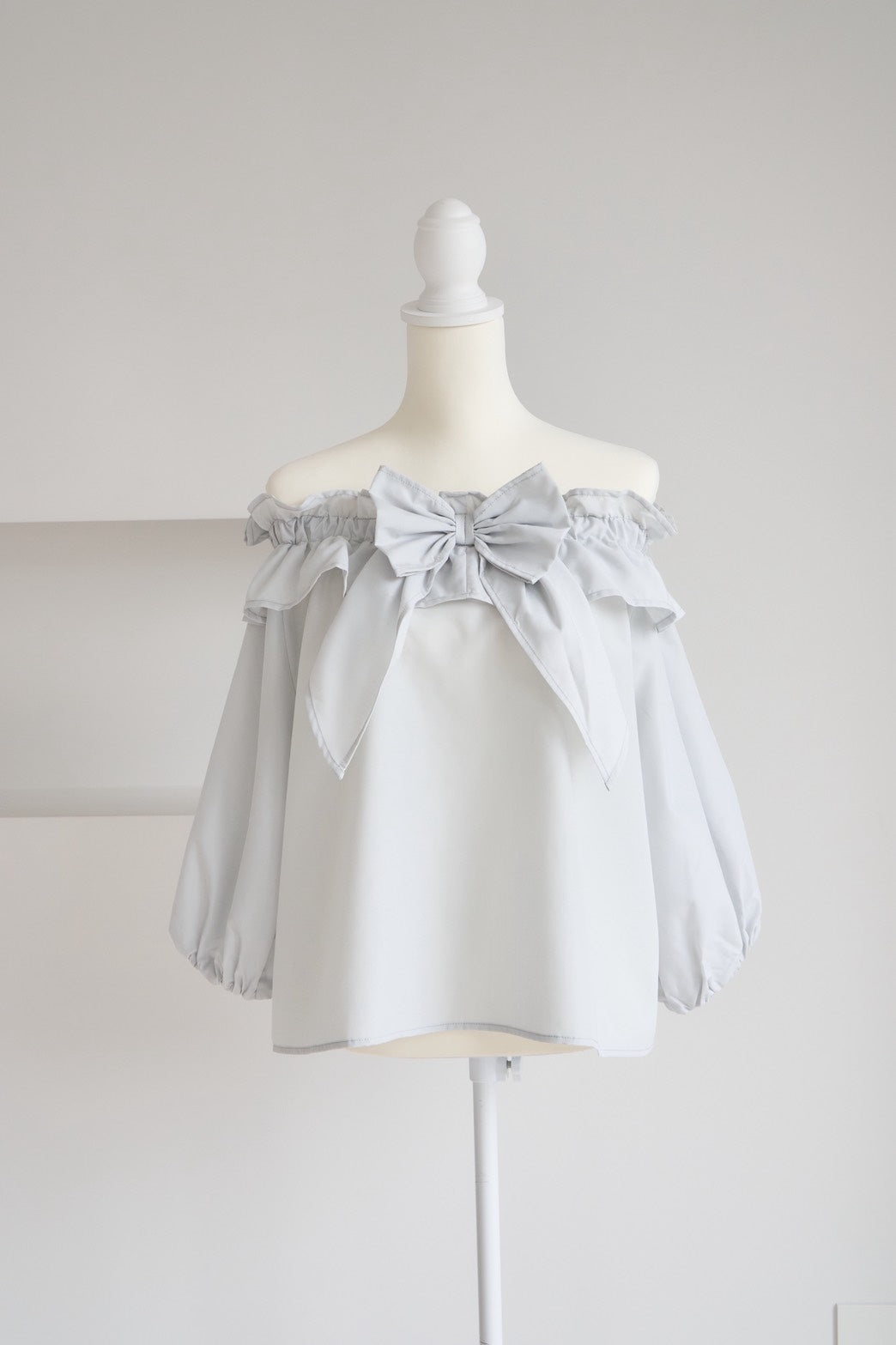 frill collar ribbon blouse