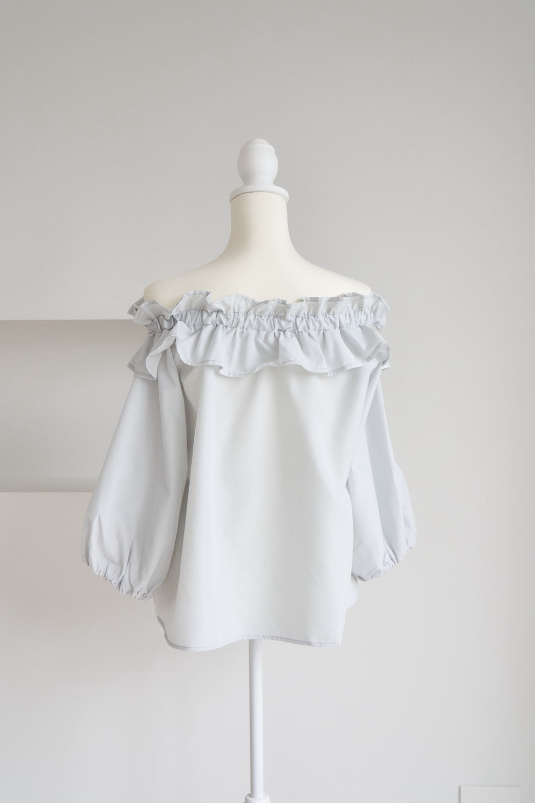 frill collar ribbon blouse