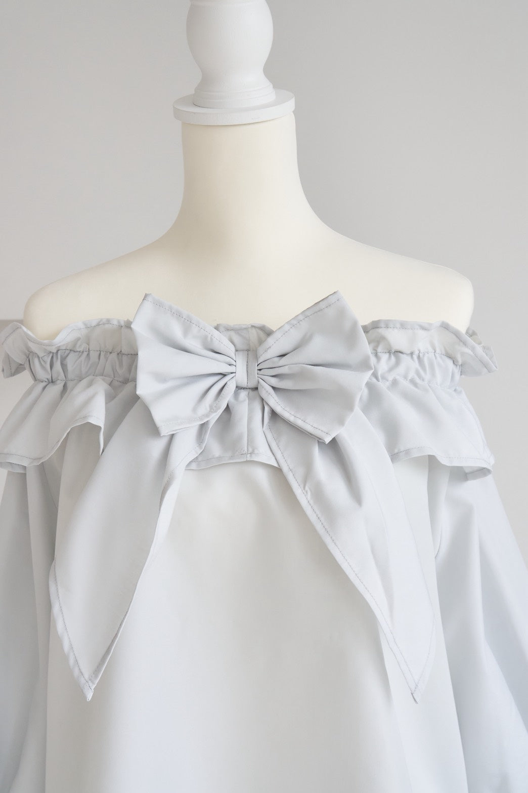 frill collar ribbon blouse
