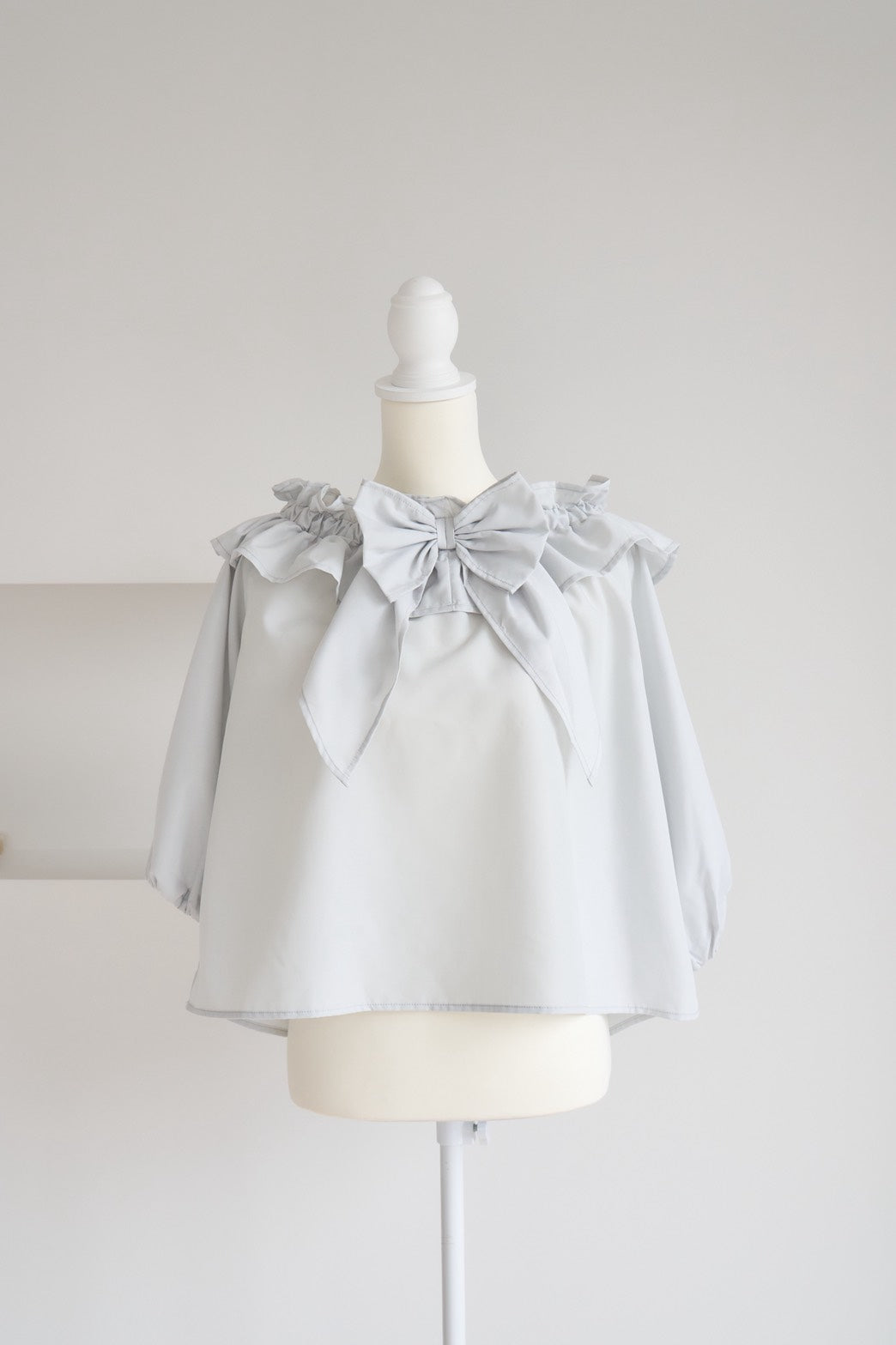 frill collar ribbon blouse