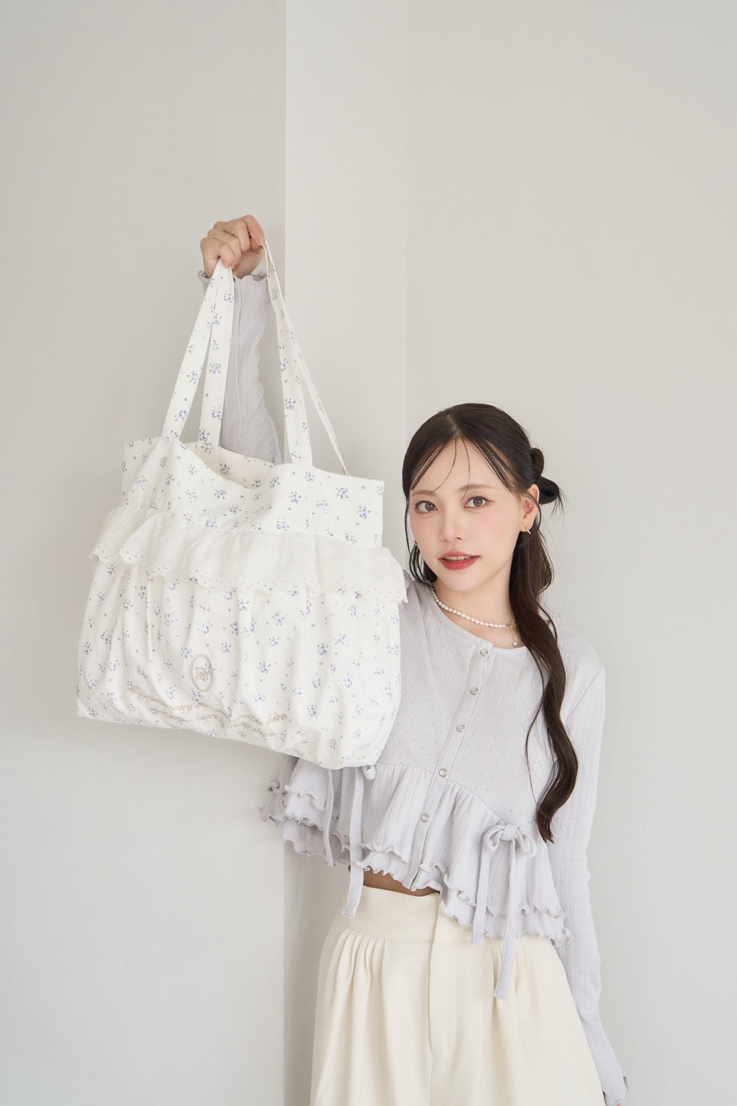 frill tote bag