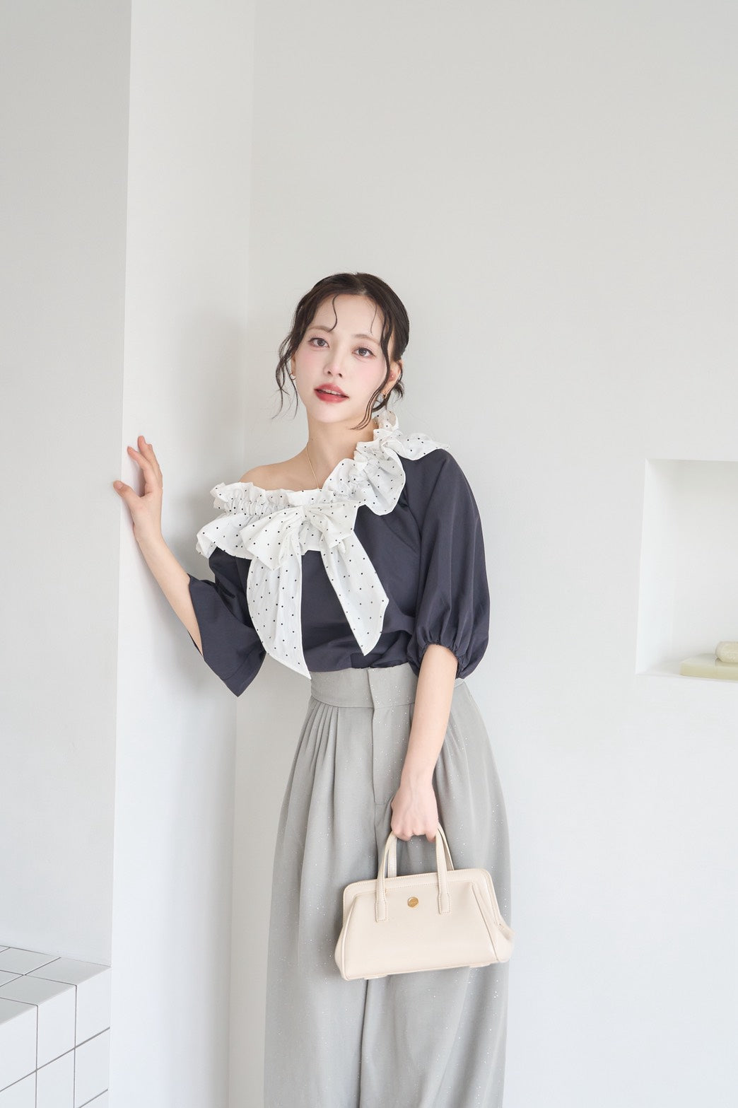 frill collar ribbon blouse