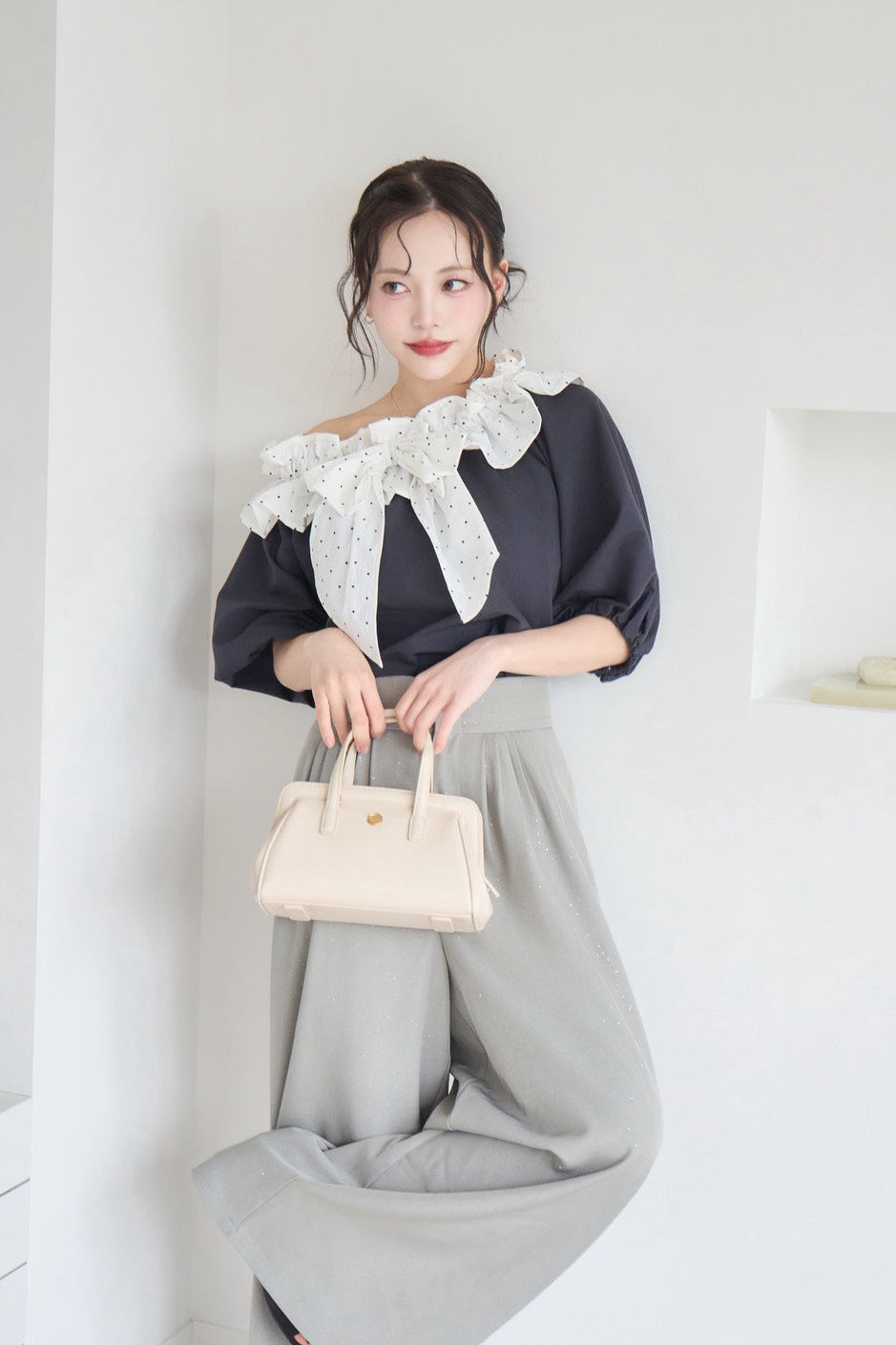 frill collar ribbon blouse